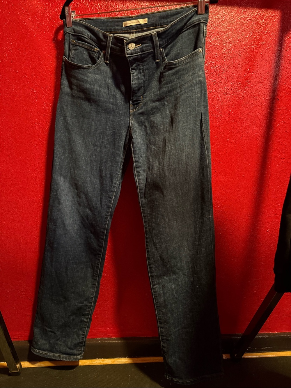 124. Preloved Levi's Woman’s Dark Shaping Straight Jeans
